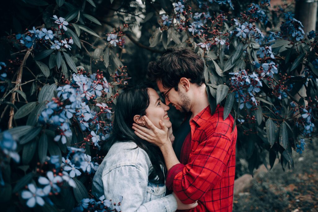 💬 100+ Questions To Ask Your Girlfriend For A Deeper Connection ❤️